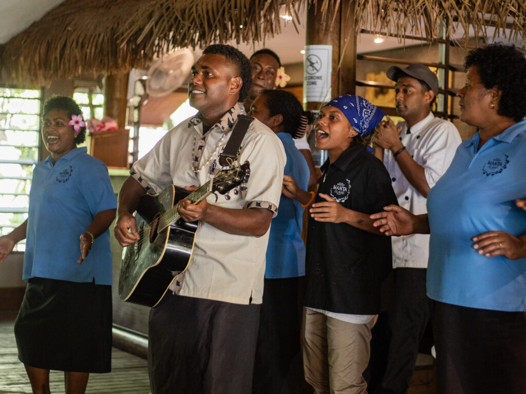 Barefoot Manta Island Resort - staff singing